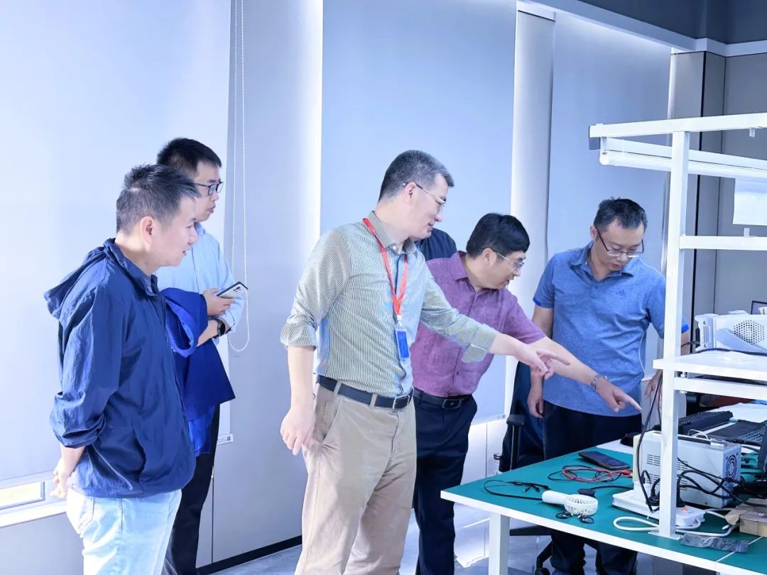 School enterprise cooperation | Leaders from the School of Mechanical and Electrical Engineering of School enterprise cooperation | Leaders from the School of Mechanical and Electrical Engineering of